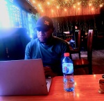 Yeromi Bembok Yang Merupakan Pemilik Blog "I’M YOUR FRIEND" Sedang Menikmati salah satu Kedai Coffe Favorite Dirinya Di Kota Wamena Papua Pegunungan